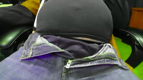 Snapshot of joeyballs123 chatting on 17, 12, 2025 joeyballs123 online show from 17, 12, 2025