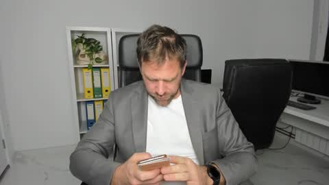 johnnydough82 online show from 6, 12, 2024