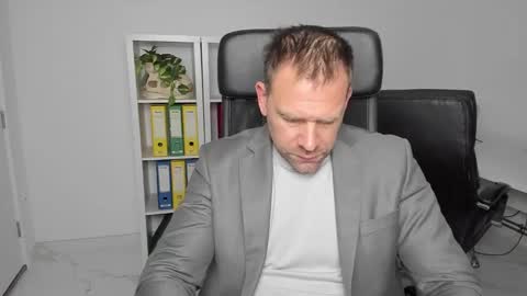 johnnydough82 online show from 26, 12, 2024