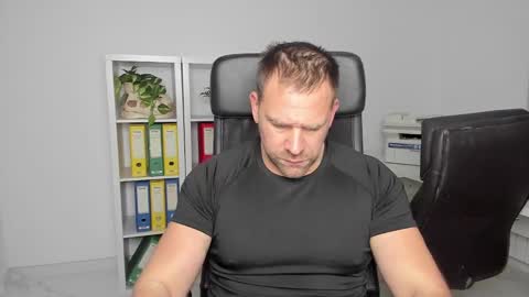 johnnydough82 online show from 28, 12, 2024