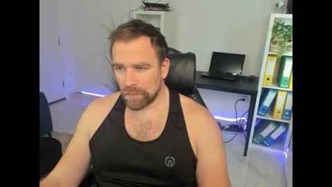 johnnydough82 online show from 4, 12, 2025