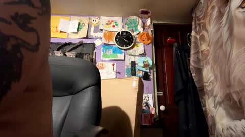 johnnyshung1 online show from 18, 4, 2026