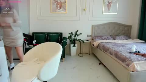 Jolie Ozolla online show from 15, 9, 2025