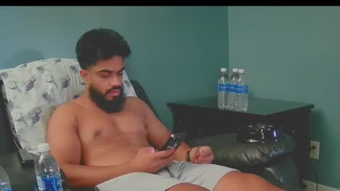 Snapshot of jonathanliyaz1 chatting on 27, 9, 2025 royjon online show from 27, 9, 2025