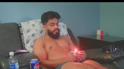 Snapshot of jonathanliyaz1 chatting on 28, 9, 2025 royjon online show from 28, 9, 2025