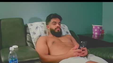 Snapshot of jonathanliyaz1 chatting on 9, 10, 2025 royjon online show from 9, 10, 2025