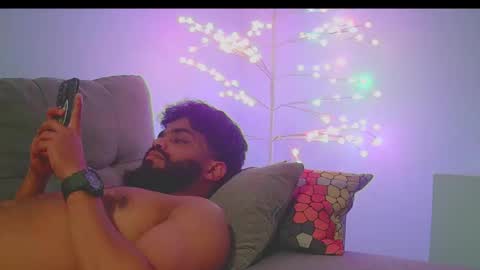 Snapshot of jonathanliyaz1 chatting on 18, 10, 2025 royjon online show from 18, 10, 2025