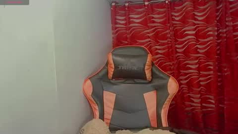 Snapshot of joycum_xxx chatting on 6, 3, 2026 JOY in your heart online show from 6, 3, 2026