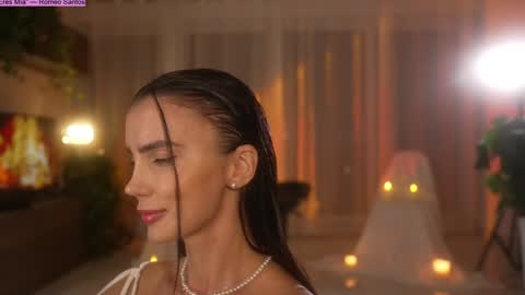 Jennifer Diaz online show from 6, 11, 2025