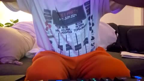 Snapshot of ju537705 chatting on 3, 10, 2025 ju537705 online show from 3, 10, 2025