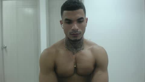 juan_gomez_1 online show from 18, 12, 2024