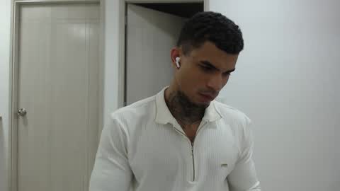 juan_gomez_1 online show from 29, 12, 2024