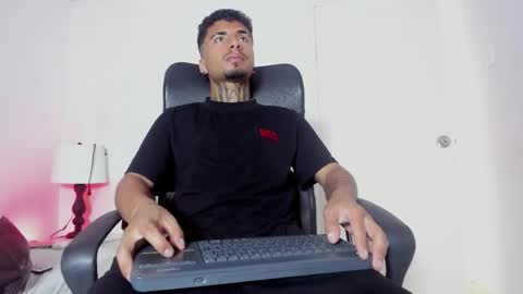 juancamilo66_ online show from 18, 3, 2026