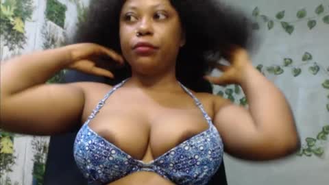 Snapshot of juicy_gold22 chatting on 7, 12, 2024 Mariagold online show from 7, 12, 2024