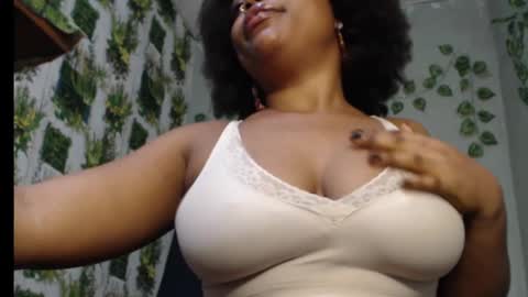 Snapshot of juicy_gold22 chatting on 8, 2, 2025 Mariagold online show from 8, 2, 2025