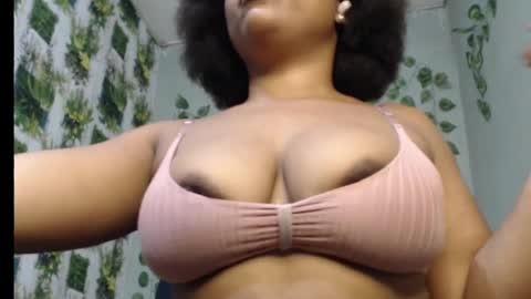 Snapshot of juicy_gold22 chatting on 2, 3, 2025 Mariagold online show from 2, 3, 2025
