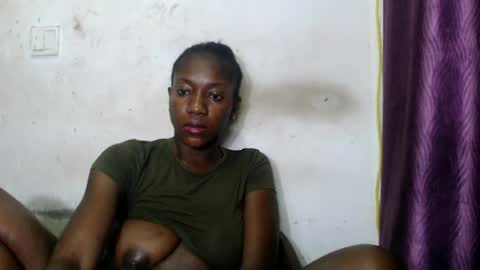 Snapshot of juicyberryx chatting on 11, 7, 2026 queen online show from 11, 7, 2026