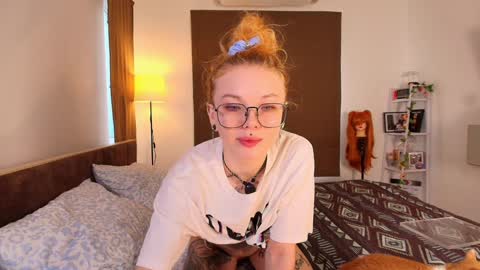 Snapshot of juicyshow chatting on 12, 10, 2025 Hiya Im your sweet Lia online show from 12, 10, 2025