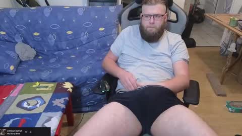 Julcs online show from 4, 3, 2025