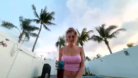 Snapshot of juleeahh chatting on 5, 4, 2026 juleeahh online show from 5, 4, 2026