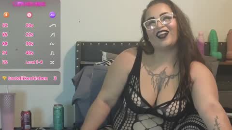 Julesss online show from 8, 12, 2024