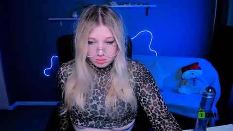juli kisss online show from 4, 3, 2025