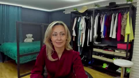 julia__cherry_ online show from 19, 12, 2025