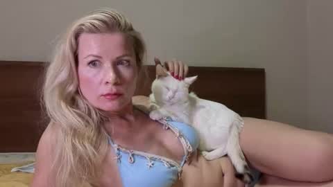 julia_giulia online show from 9, 10, 2025