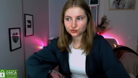 Julia  online show from 7, 12, 2024