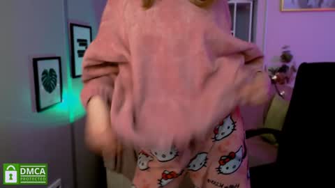 Julia  online show from 14, 12, 2024