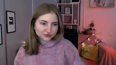 Julia  online show from 15, 12, 2024