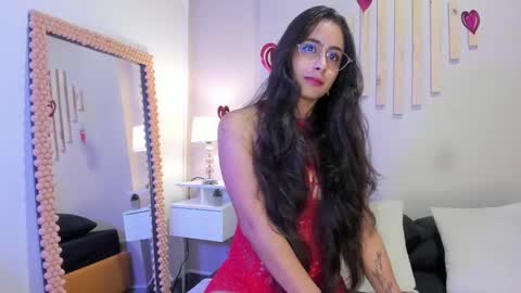 J U L IA   M A R T I N E Z online show from 17, 2, 2025