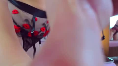 juliahaiee online show from 9, 11, 2025