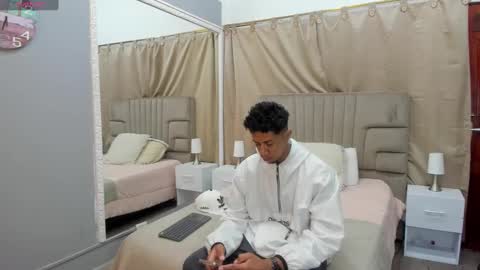 Snapshot of julian_billy chatting on 20, 2, 2025 julian billy online show from 20, 2, 2025