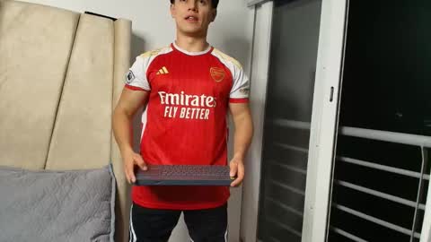 julian_wallace online show from 19, 2, 2026