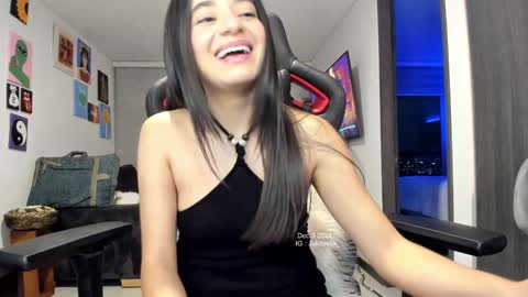 Snapshot of julidavila chatting on 4, 12, 2024 Jeimy Help me to reach 100 thumbs up online show from 4, 12, 2024