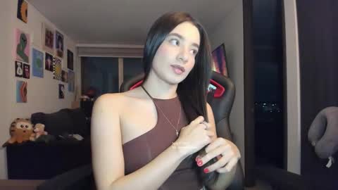 Snapshot of julidavila chatting on 8, 11, 2025 Jeimy Help me to reach 100 thumbs up online show from 8, 11, 2025