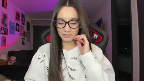 Snapshot of julidavila chatting on 19, 6, 2026 Jeimy Help me to reach 100 thumbs up online show from 19, 6, 2026