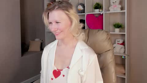 Julie Lucasss online show from 10, 3, 2026