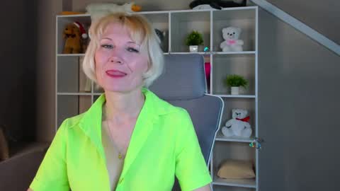 Julie Lucasss online show from 9, 4, 2026
