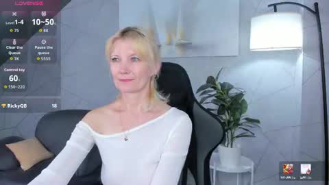 Snapshot of julie_lucasss chatting on 26, 6, 2026 Julie Lucasss online show from 26, 6, 2026
