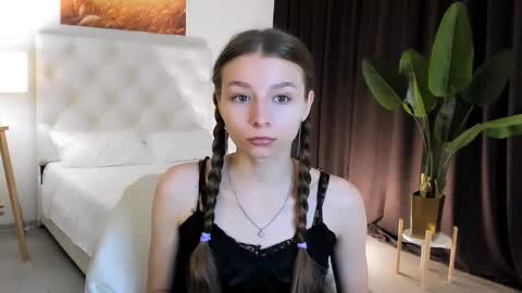 Snapshot of juliedaniel chatting on 17, 9, 2025 juliedaniel online show from 17, 9, 2025