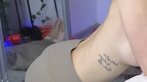 Snapshot of juliejuliette chatting on 28, 2, 2025 Julia online show from 28, 2, 2025