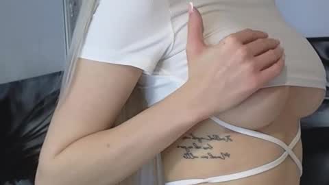 Snapshot of juliejuliette chatting on 4, 3, 2025 Julia online show from 4, 3, 2025