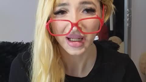 Snapshot of juliejuliette chatting on 22, 10, 2025 Julia online show from 22, 10, 2025