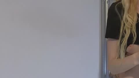 Snapshot of juliejuliette chatting on 28, 10, 2025 Julia online show from 28, 10, 2025