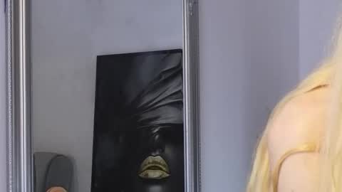 Snapshot of juliejuliette chatting on 8, 11, 2025 Julia online show from 8, 11, 2025