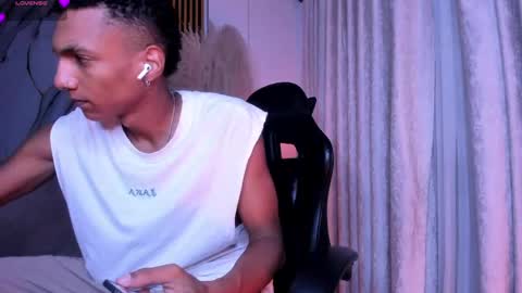 Snapshot of juliensaint_ chatting on 3, 6, 2026 Julien online show from 3, 6, 2026