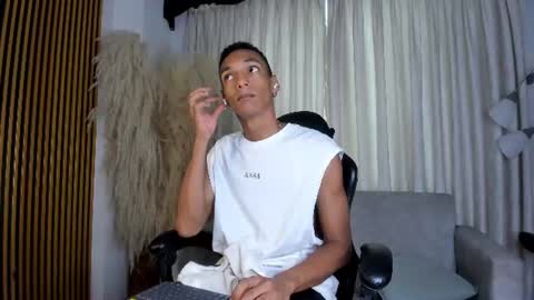 Snapshot of juliensaint_ chatting on 16, 6, 2026 Julien online show from 16, 6, 2026