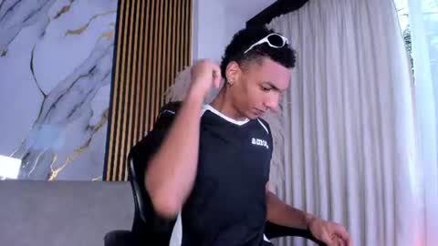 Snapshot of juliensaint_ chatting on 15, 7, 2026 Julien online show from 15, 7, 2026